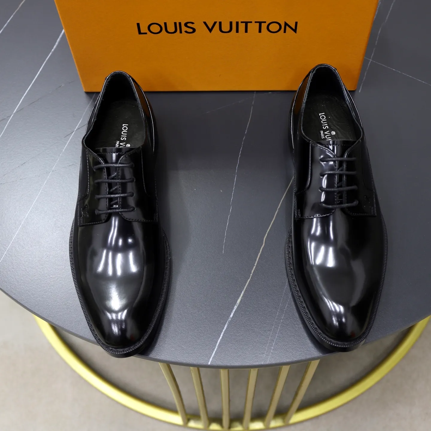 Men's shoes: 280🙅‍♂️🙅‍♂️🙅‍♂️Niuli Brand: LV Louis Vuitton Size: 39-44 (38, 45, 46 can be customized) Level: Counter classic Material: Original soft cowhide upper Comfortable cowhide lining Original lightweight outsole Style category: Formal business casual driving leather shoes Color: Color of the actual picture
